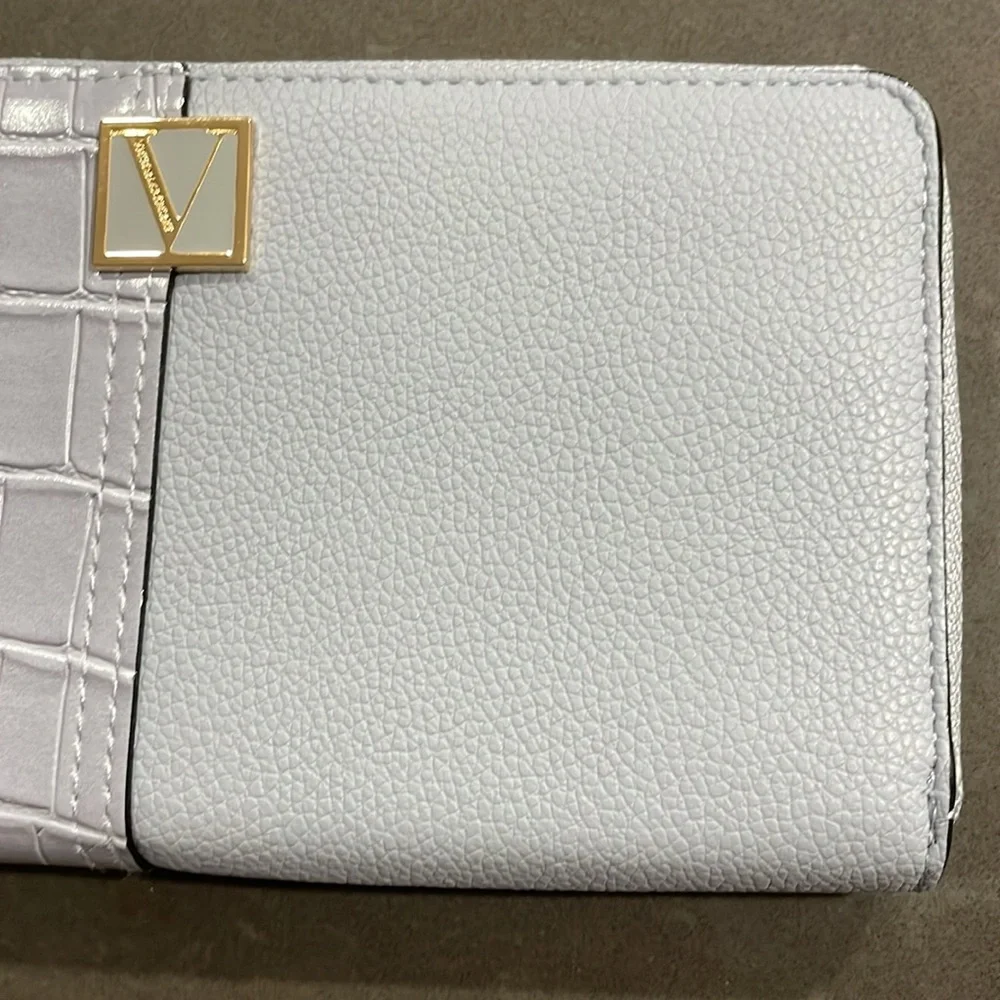 Victoria’s Secret Faux Leather and Faux Crocodile Zip Around Wallet NWT - Picture 4 of 13